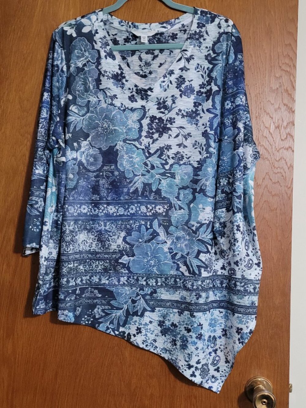 Time and Tru Blue Floral Woman's Top - Size 3X (22) - NWT